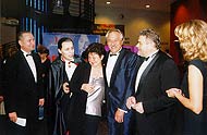 Premiéra muzikálu Dracula v Basileji v dubnu 2004 – Karel Svoboda, Jiří Paulů, švýcarský producent Walter Hitz a Richard Hes.