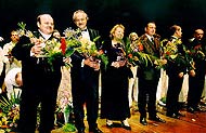 Po premiéře muzikálu Monte Cristo v prosinci 2000 – zleva režisér Jozef Bednárik, Jiří Paulů, Jaroslava Herzerů,  Jindřich Barák, Jiří Herold a Jan Pištěk.